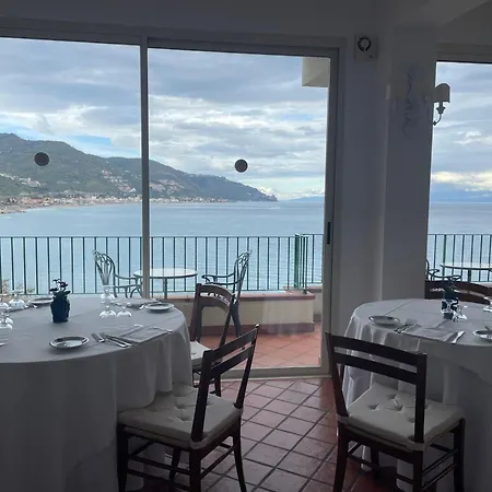 Bay Palace Mazzaro Hotel 4*