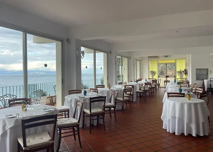 Hotel Bay Palace Mazzaro