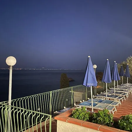 מלון Bay Palace Mazzaro טאורמינה
