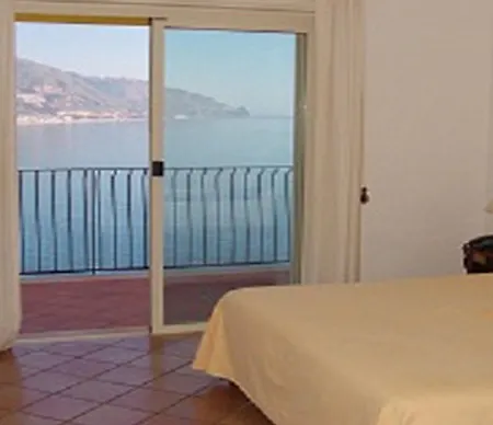 Bay Palace Mazzaro מלון טאורמינה