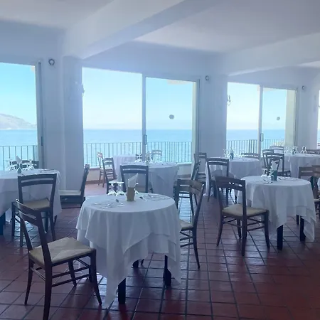 Bay Palace Mazzaro Hotel