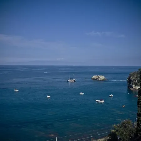 Bay Palace Mazzaro فندق تاورمينا