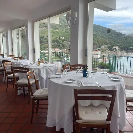 Bay Palace Mazzaro Hotel