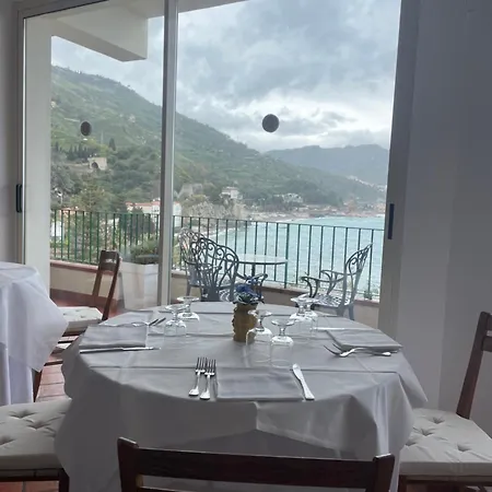 Bay Palace Mazzaro فندق 4*