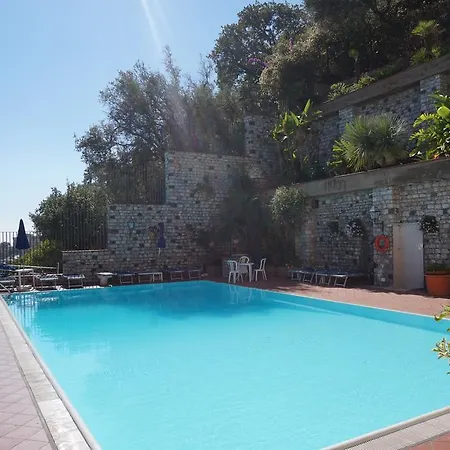 Hotel Bay Palace Mazzaro