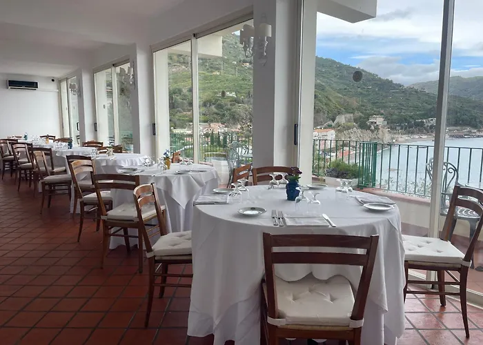 Bay Palace Mazzaro Hotel