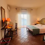 Bay Palace Mazzaro Отель 4*